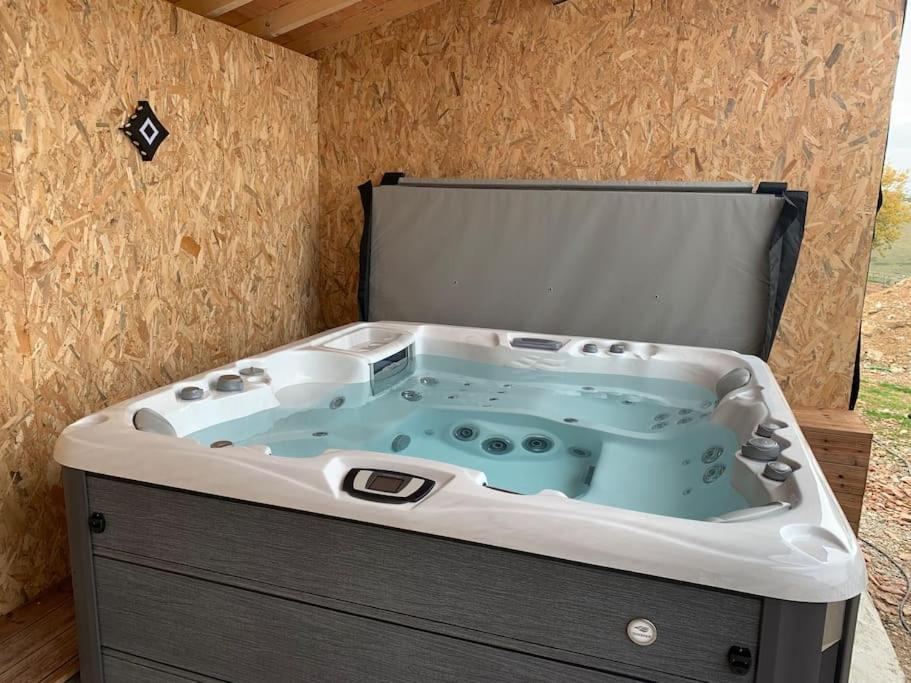 Gite A La Ferme Avec Jacuzzi Et Piscine Chauffee Saint-Felix-de-Tournegat Exterior photo